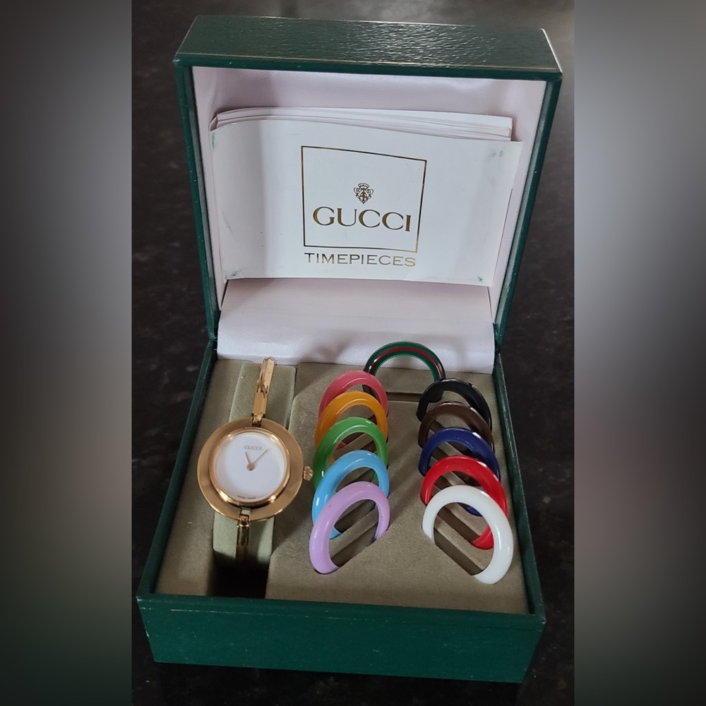 *EXCELLENT* Auth Vintage Gucci Logo Bezel Bracelet Bangle Watch W/box and Papers